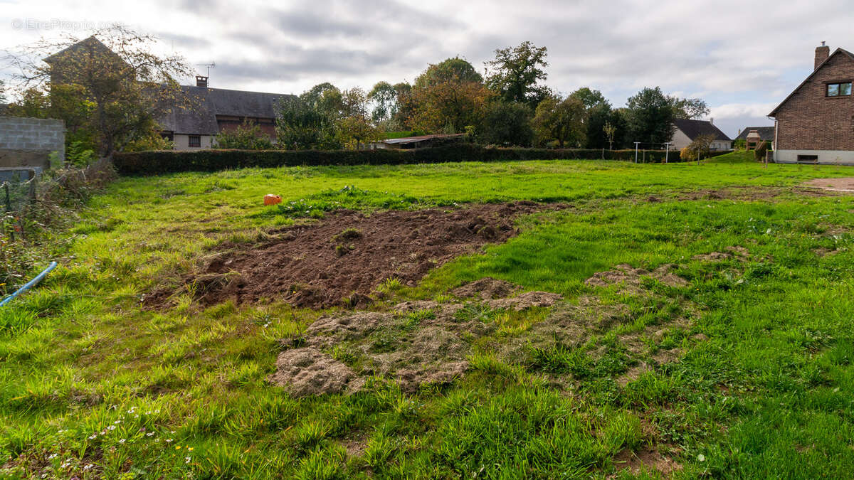 Terrain à SIERVILLE