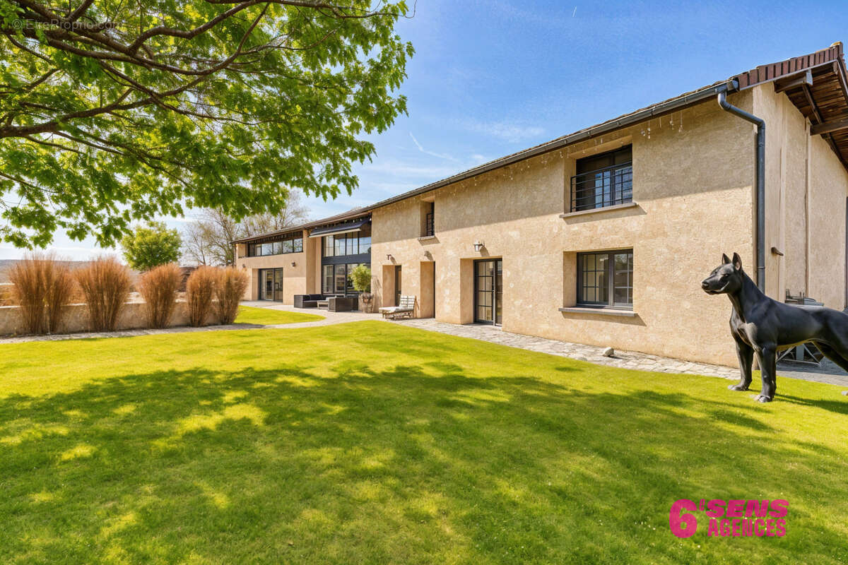 Maison à SAINT-BONNET-DE-MURE