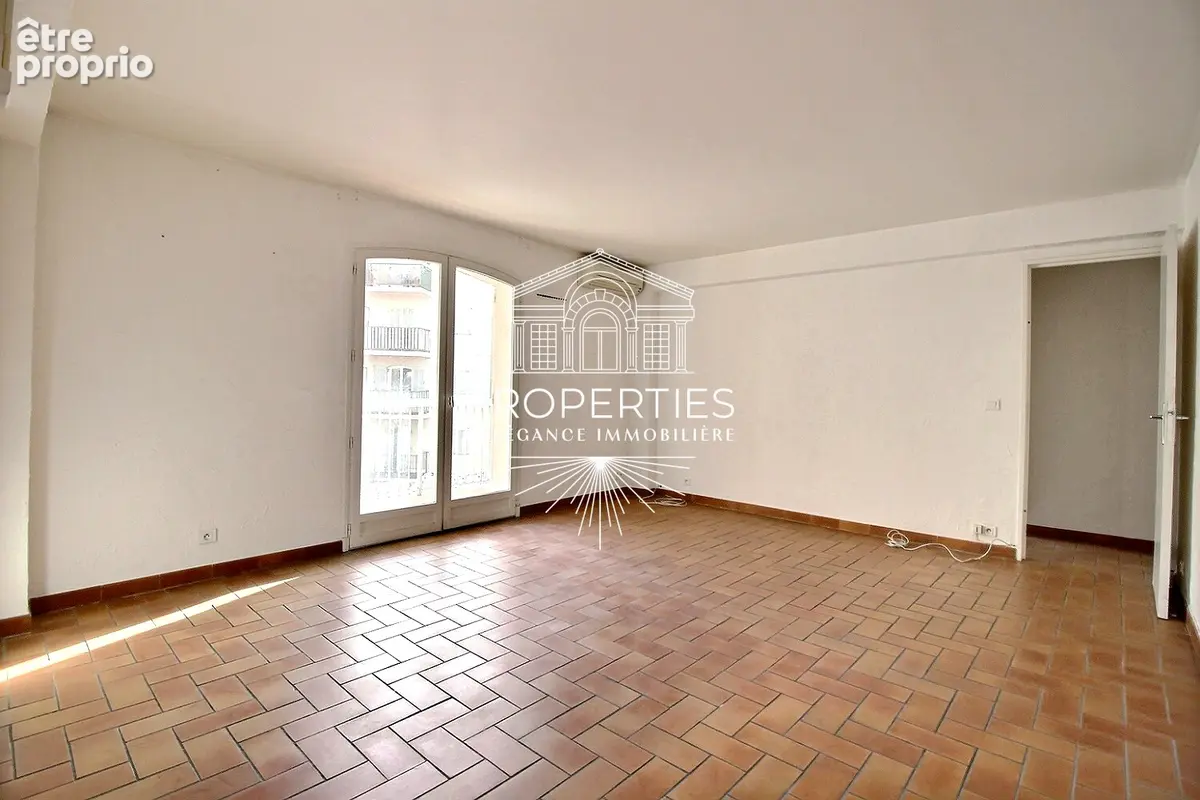 Sainte-maxime - centre ville - t3 traversant - 73m² - balcons - ascenseur - cave - photo 2