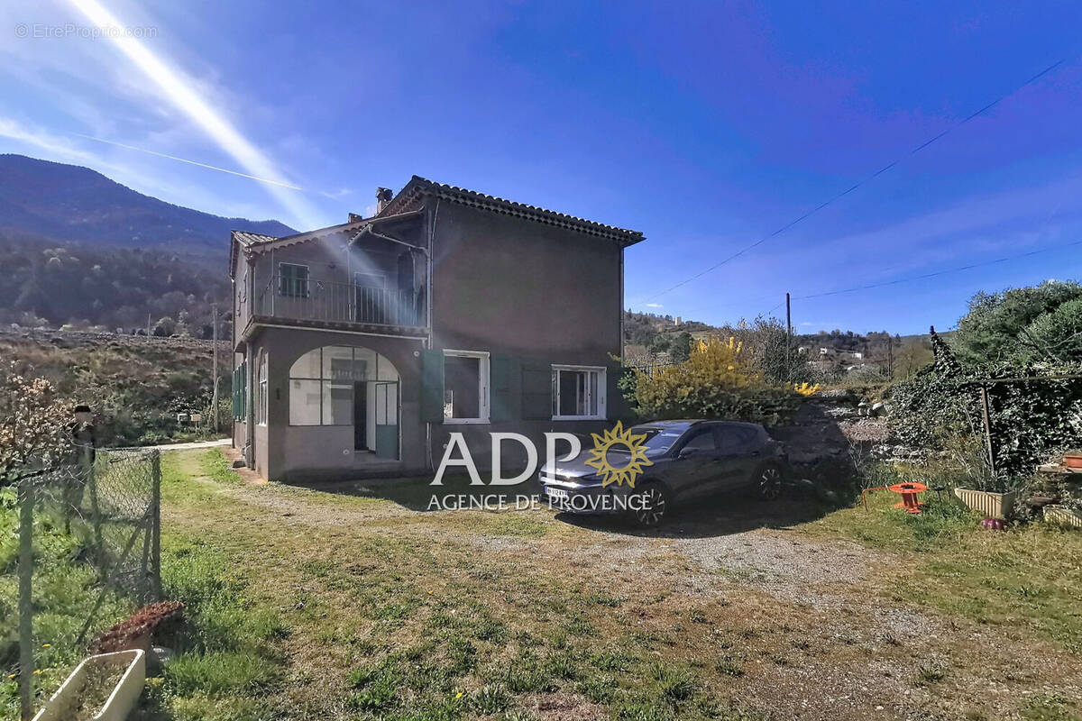 Appartement à ENTREVAUX