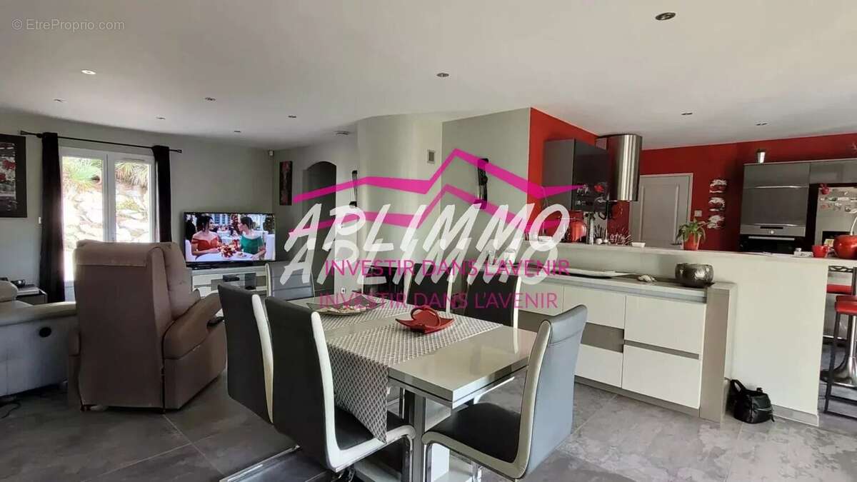 Maison à SAINT-MONTAN