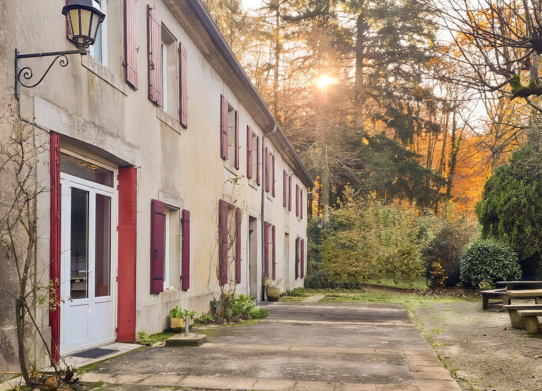 facade - Maison à SAISSAC
