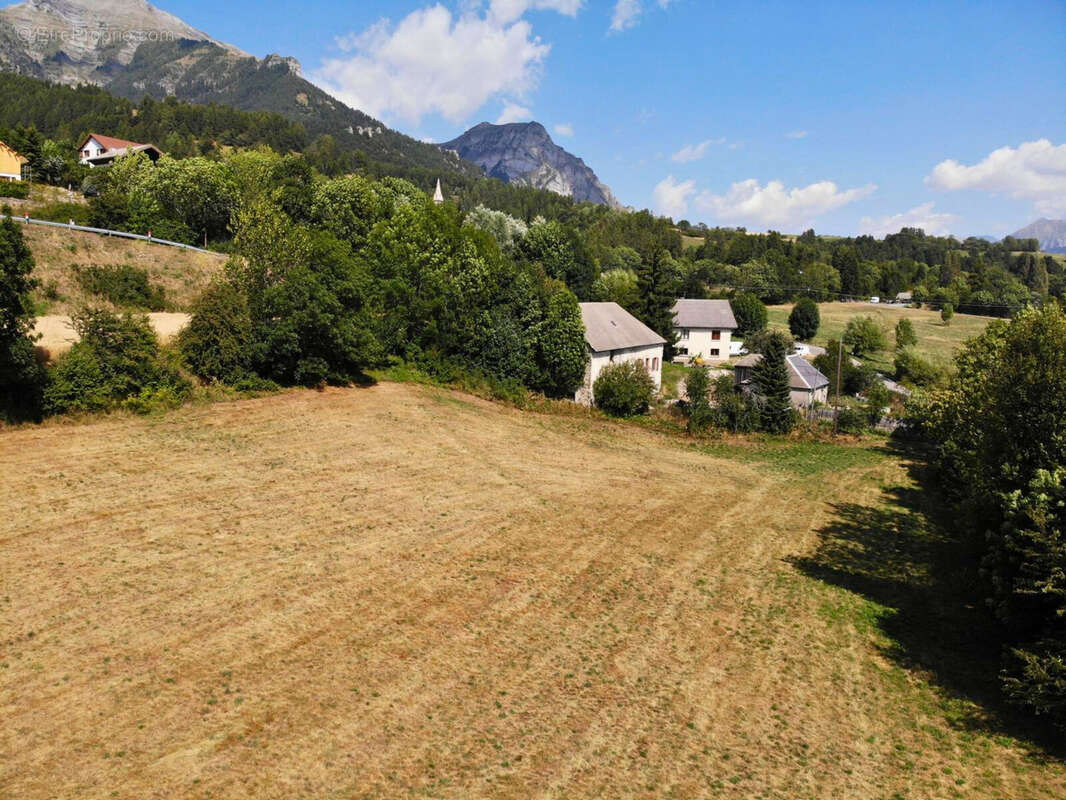 Terrain à SAINT-MICHEL-DE-CHAILLOL