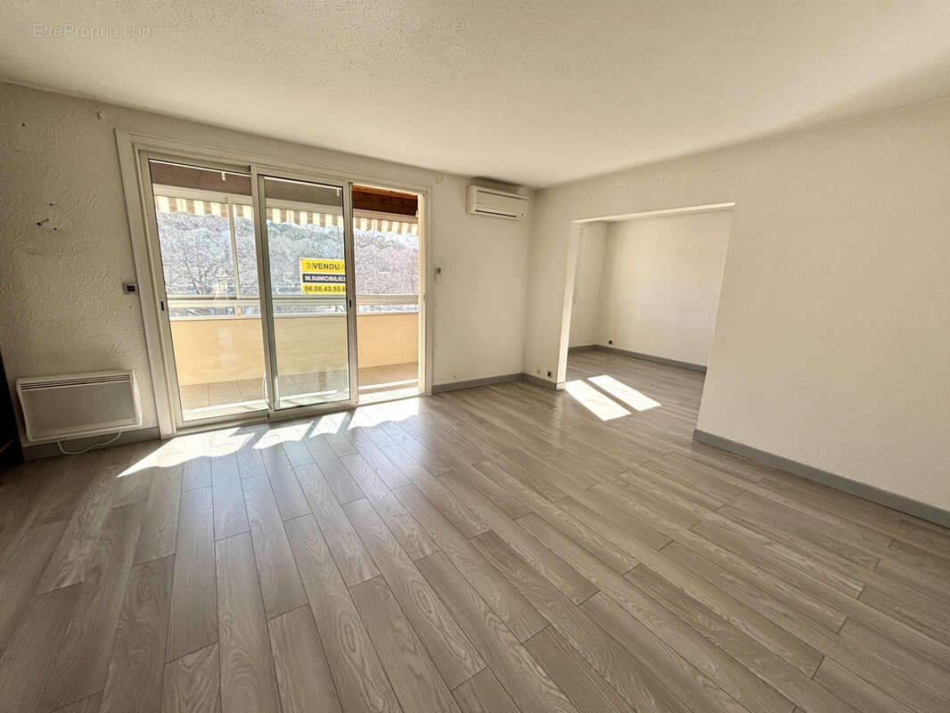 Appartement à SAINT-CYR-SUR-MER
