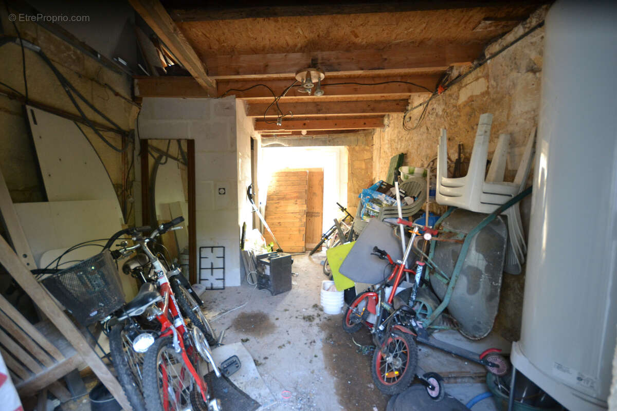 Burie maison a renover sur 3 niveaux 4 ch jardin - photo 7