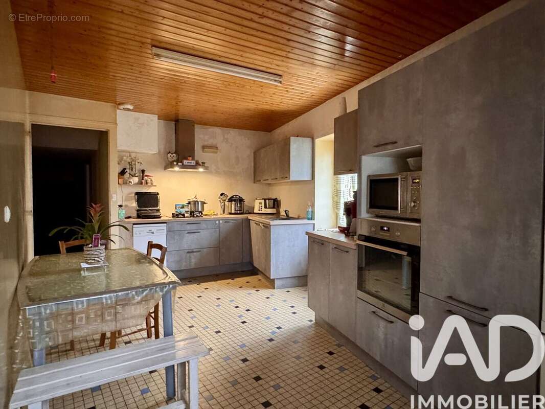 Maison 138 m² à La Caillere-Saint-Hilaire  - photo 2