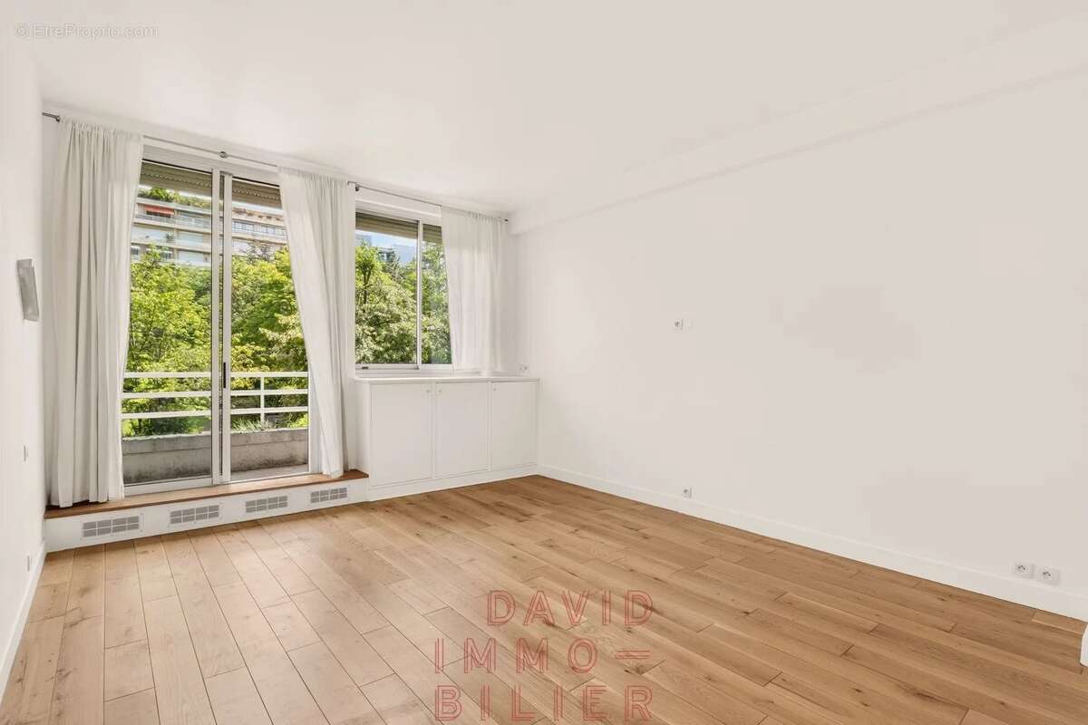 Appartement à PARIS-16E