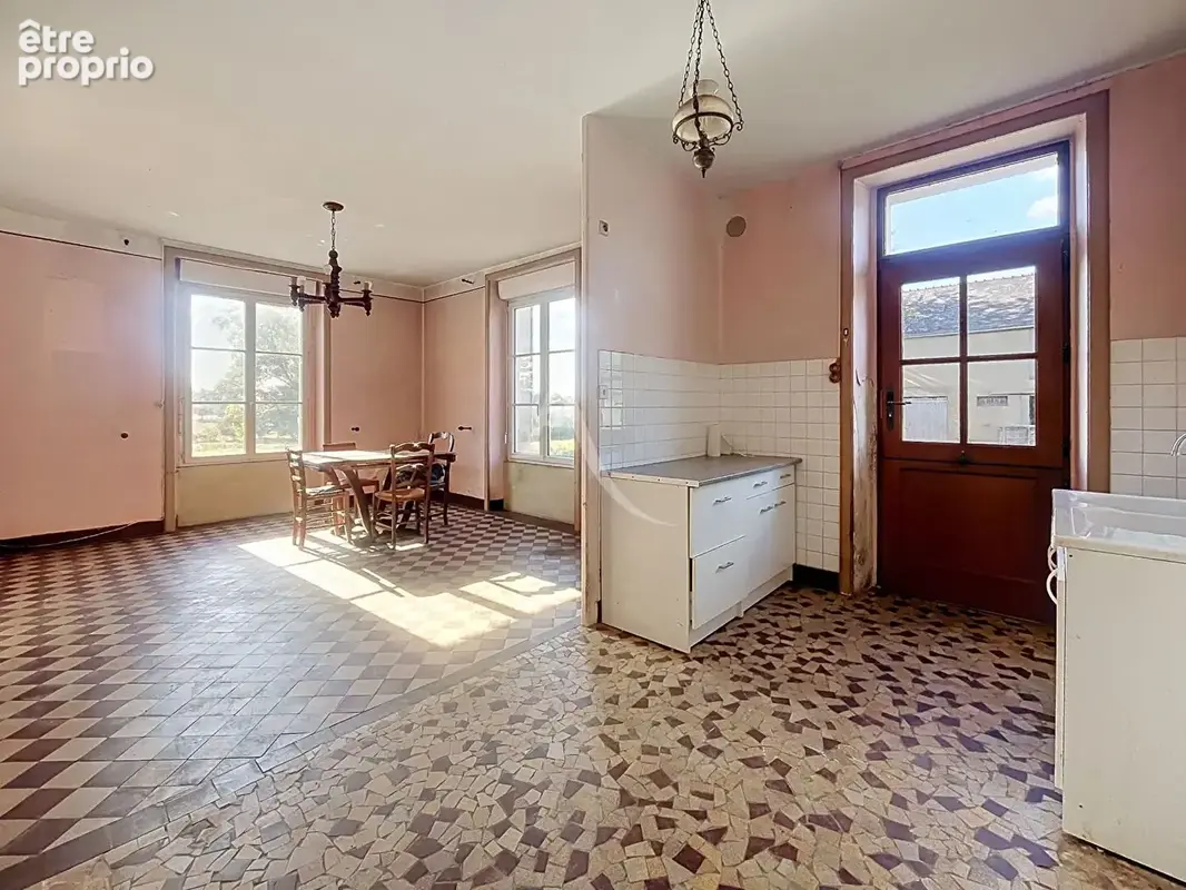 Propriété de caractère avec dépendance et 2,5 hectares ? Un beau potentiel à révéler ! - photo 4