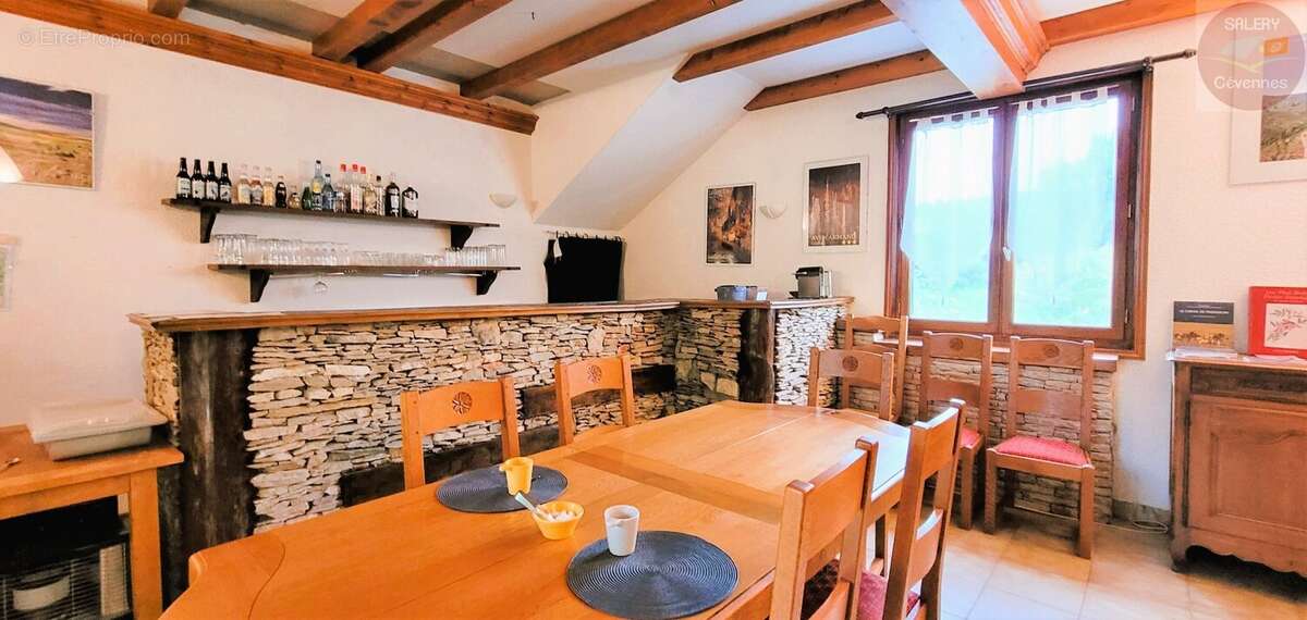 Maison à MAS-SAINT-CHELY