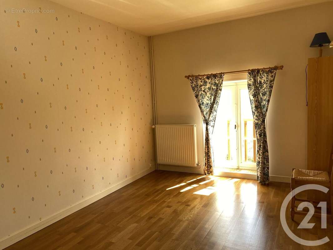 Maison à SURY-EN-VAUX