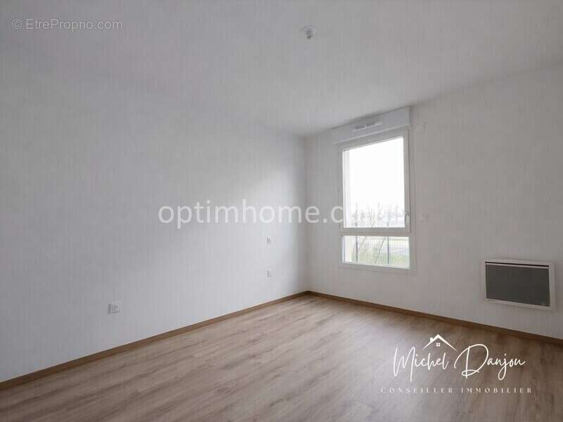 Appartement à PINS-JUSTARET