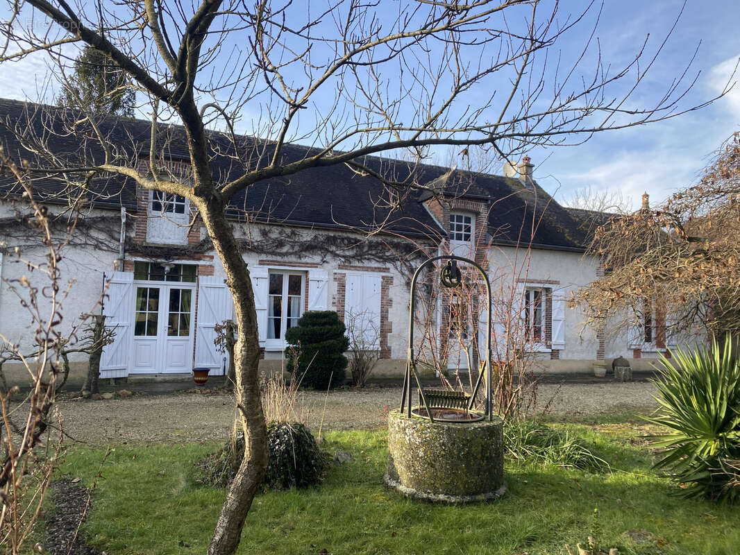 Maison à MAIZIERES-LA-GRANDE-PAROISSE