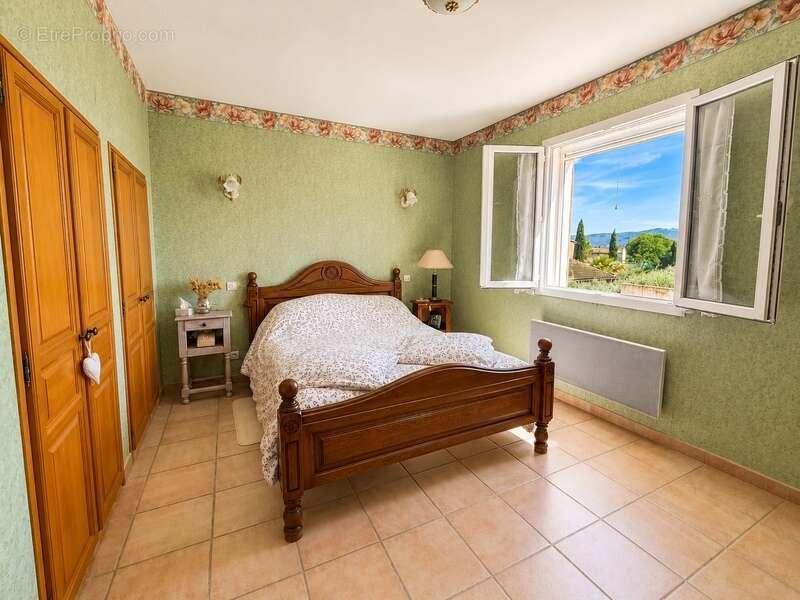 Maison à vendre 6 pièces 130 m2, dépendance, piscine, jardin  LAURIS (84) - photo 15