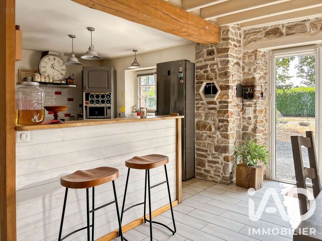 Maison 165 m² à Sainte-Suzanne  - photo 6
