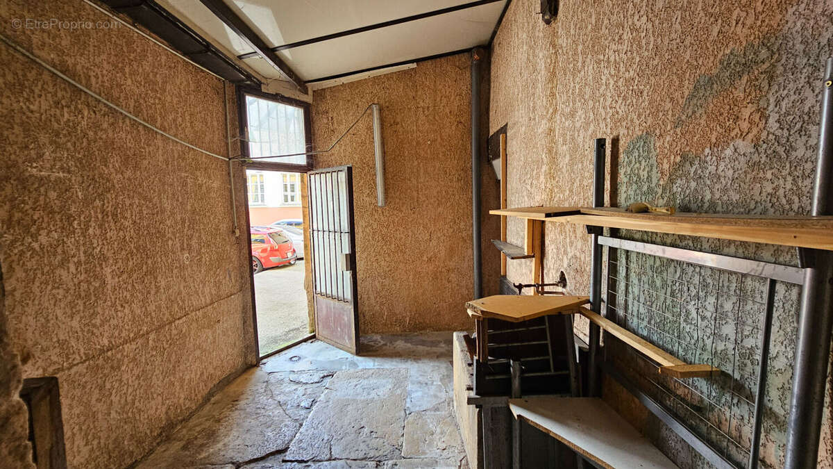 Commerce à LE PONT-DE-BEAUVOISIN