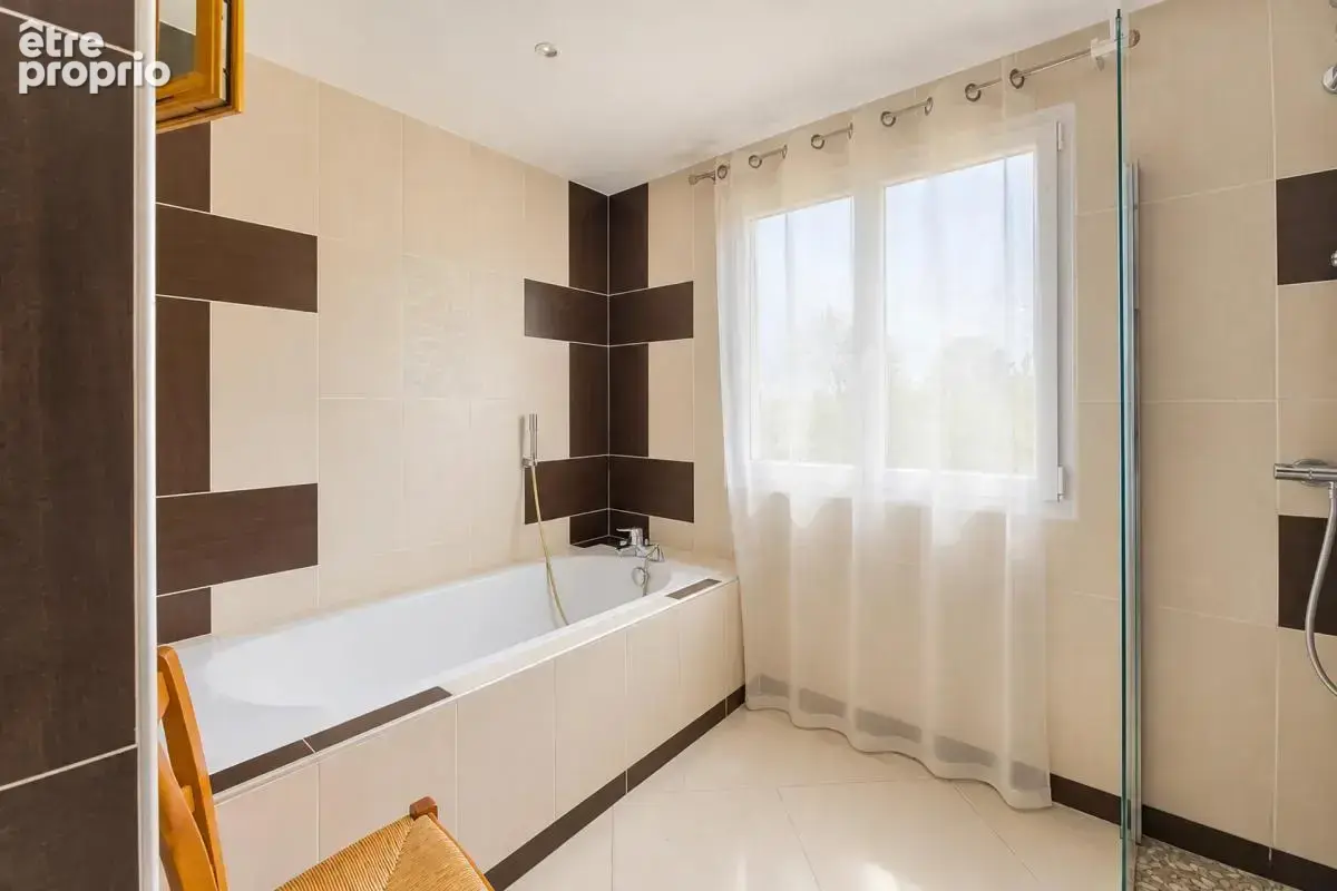 Maison de plain-pied – 2010 – 3 chambres – 1 009 m² de terrain - photo 4