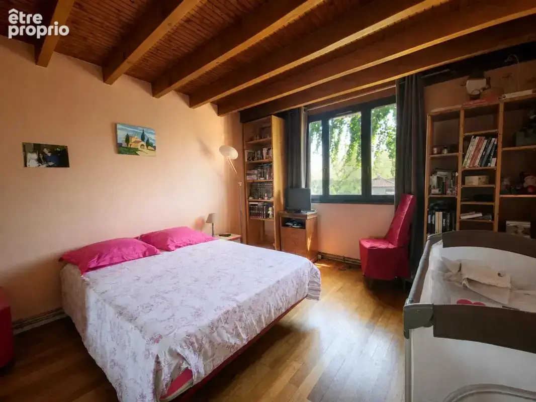 Maison de village de caractère de 173 m², 5 chambres à Champvert - photo 9