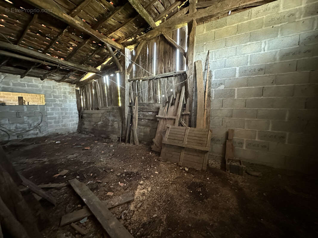 Maison à LA ROCHE-CHALAIS