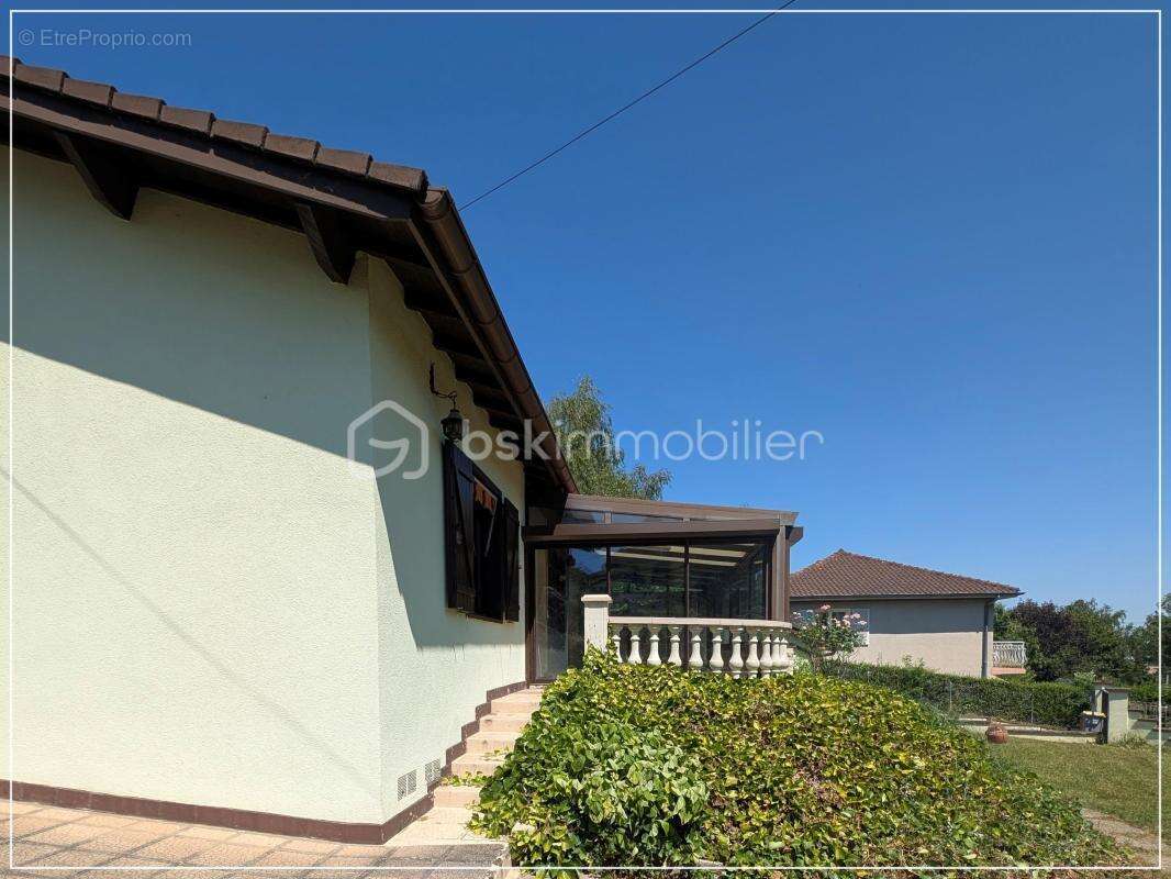 Maison de plain-pied avec garage sur terrain clos de 770 m² - photo 2