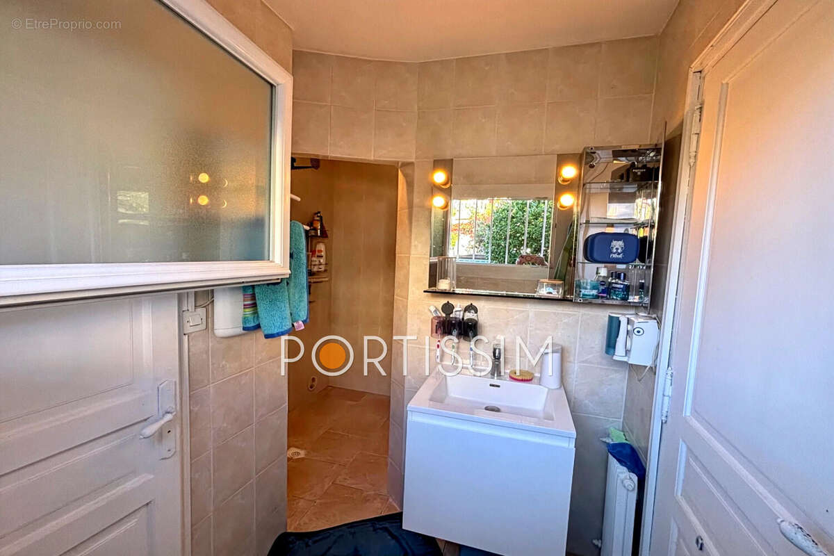 Maison à SAINT-LAURENT-DU-VAR