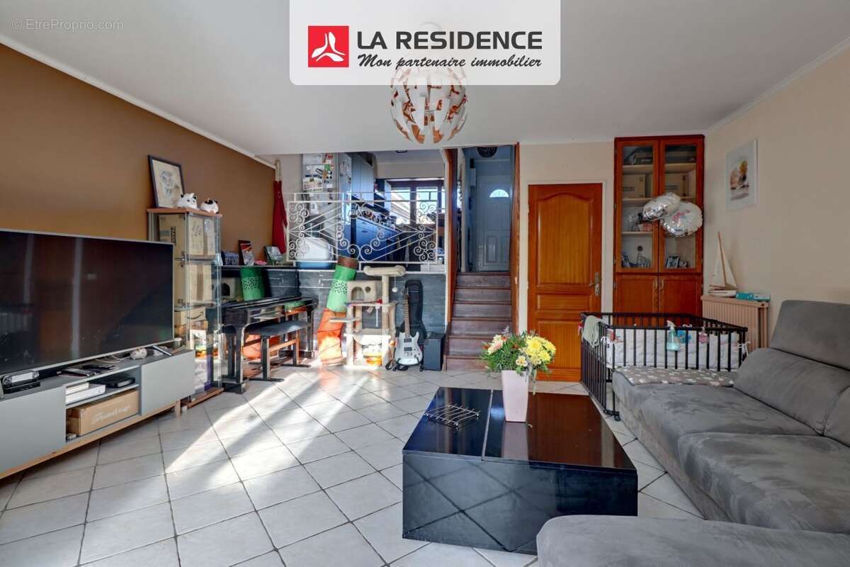 Maison à JOUY-LE-MOUTIER