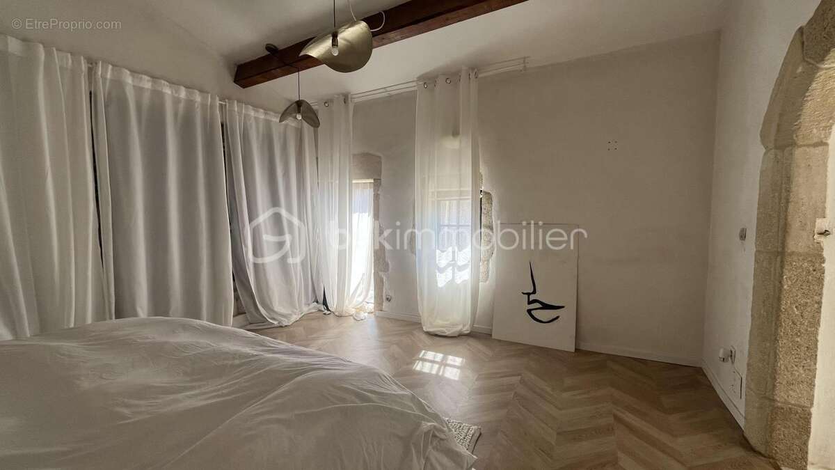 Junas – Une bâtisse pleine de charme aux possibilités insoupçonnées - photo 8