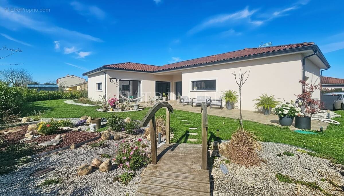 Maison à SAINT-SULPICE