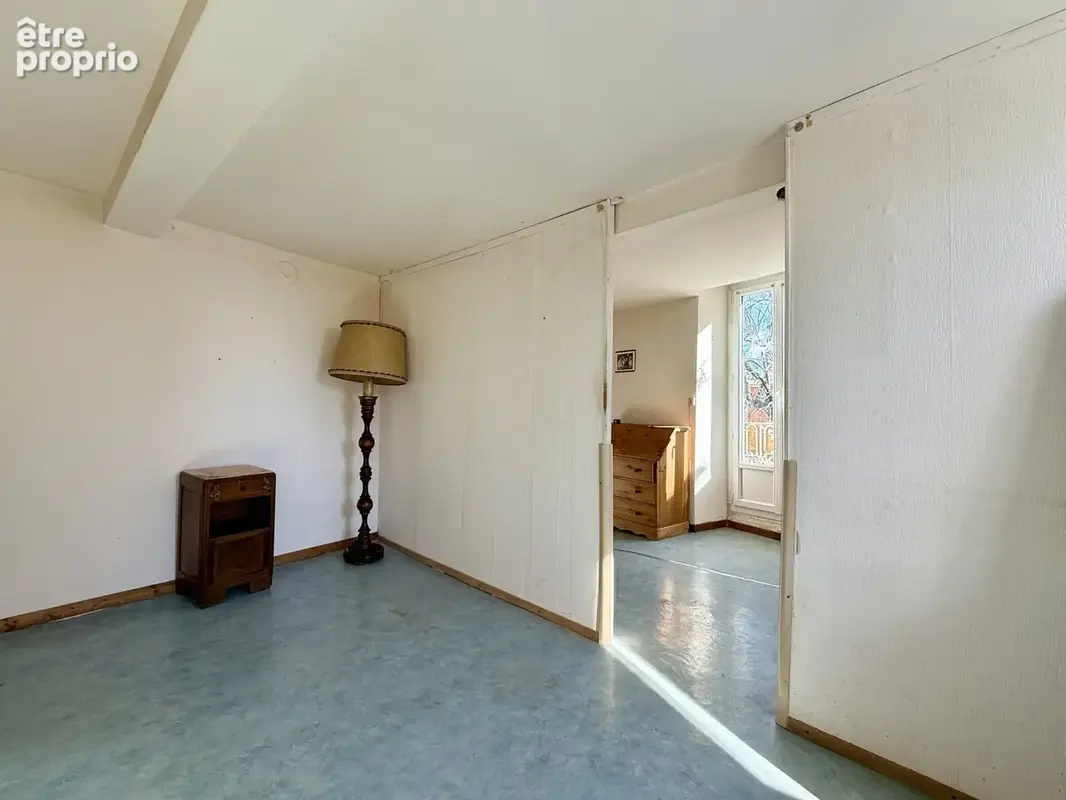 Dickjan POPPEMA d'eXp France vous propose une maison de village avec grand potentiel