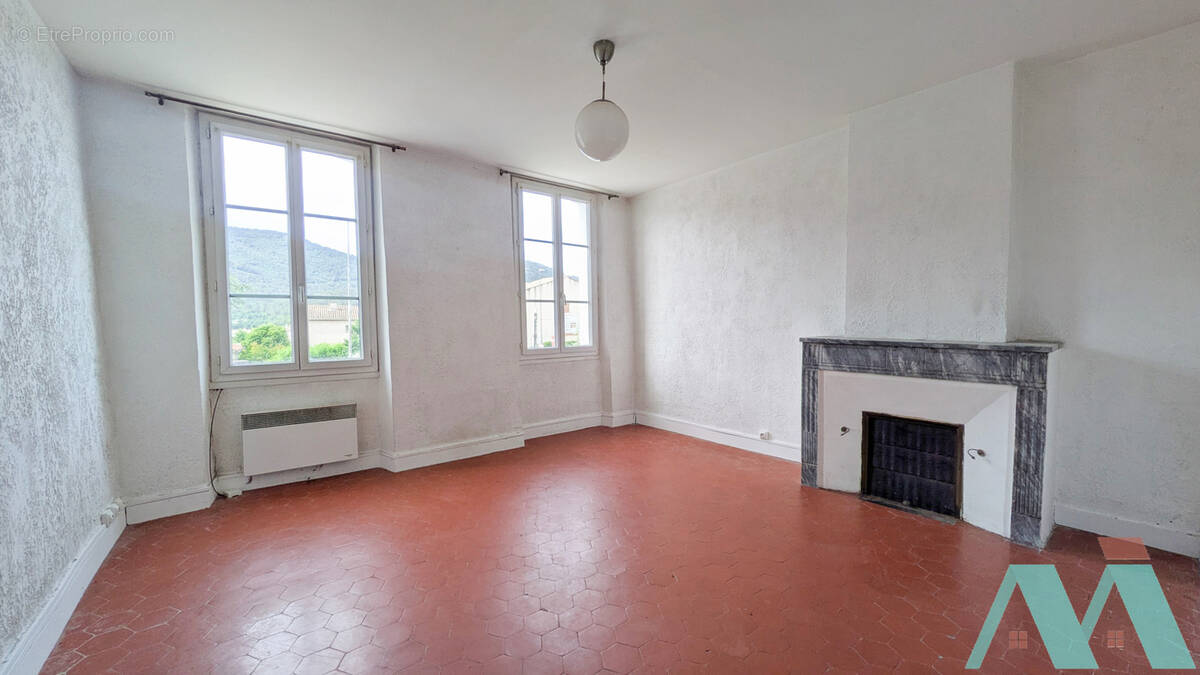 Appartement à SIGNES