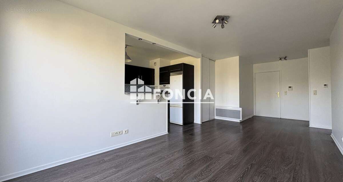 CORBEIL - Beau 3 Pièces avec balcon et parking - photo 6