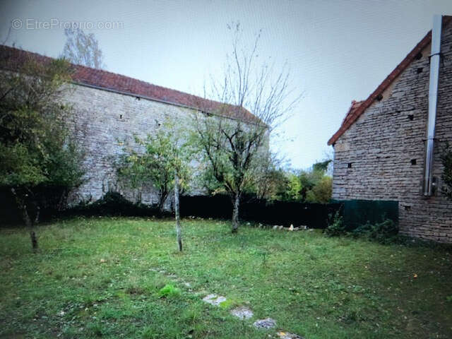 Maison à NOYERS