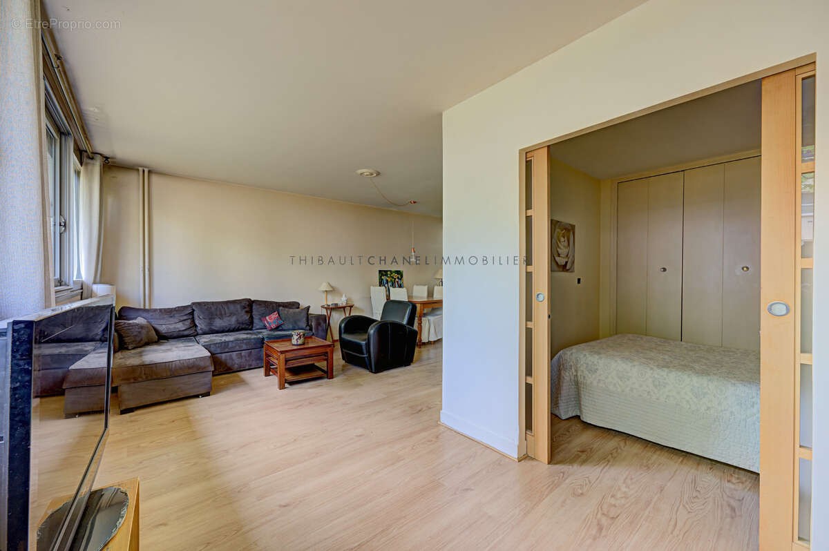 Appartement à PARIS-14E