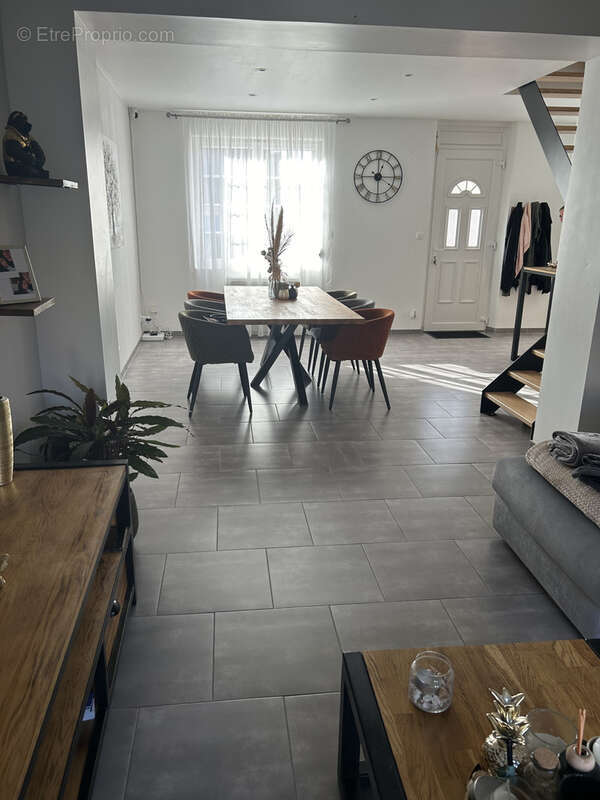 Maison à FAMPOUX