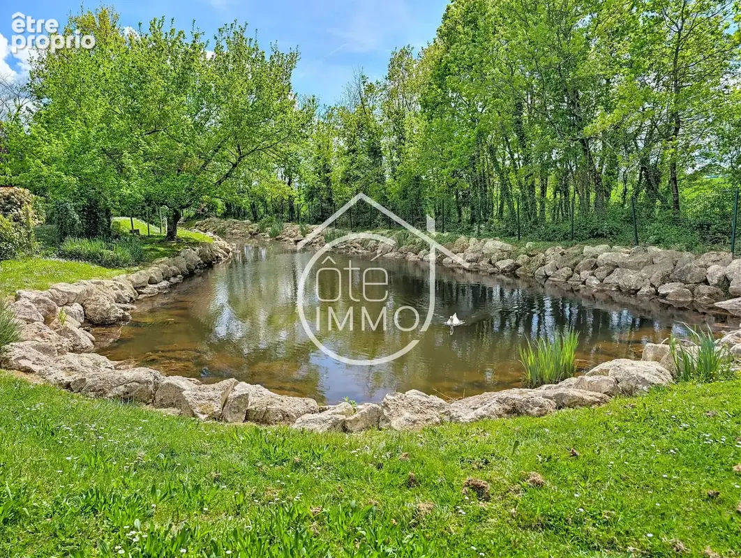 BERGERAC : Maison familiale de 204m² au cœur d'un parc arboré avec étang clos - photo 2