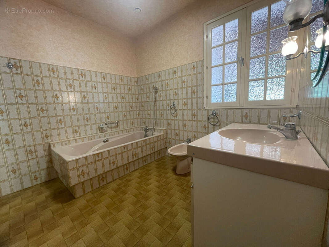 Maison à BOURCEFRANC-LE-CHAPUS