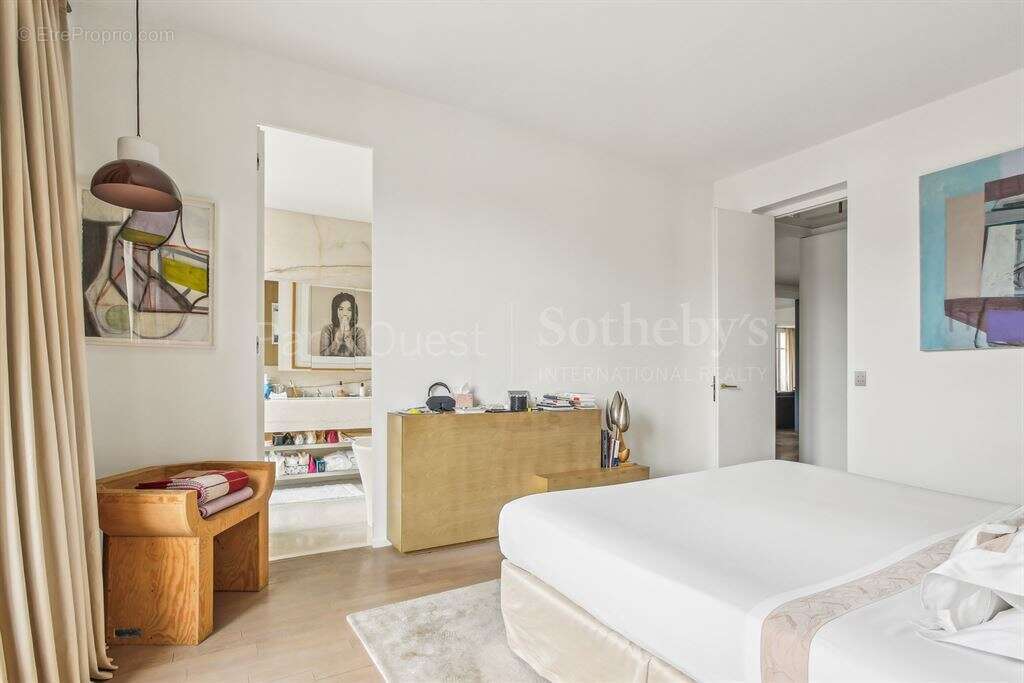 Appartement à PARIS-16E