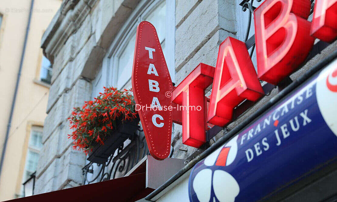 Commerce à THOUROTTE