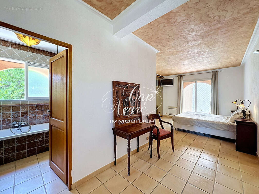 Propriété au calme proche de la plage avec piscine et vaste terrain - photo 15