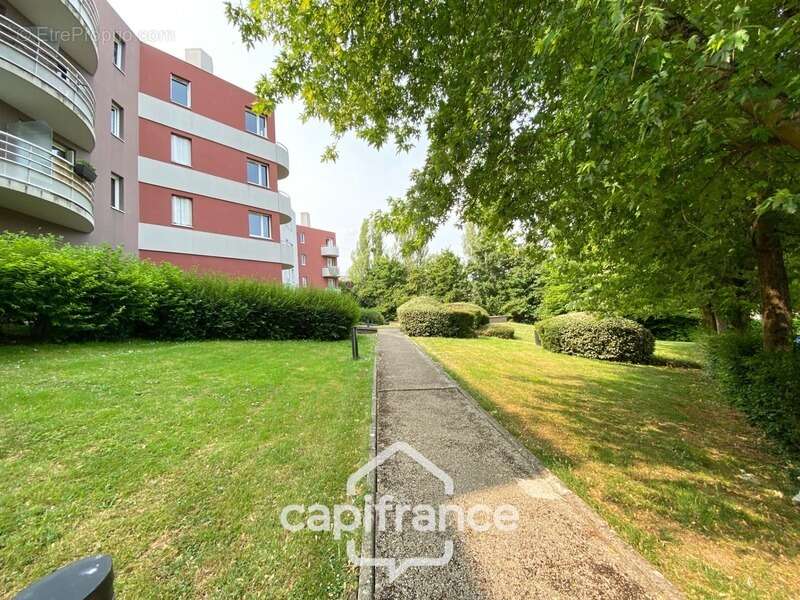 Appartement à SAINT-THIBAULT-DES-VIGNES