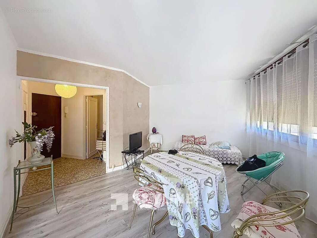 Appartement à MARSEILLE-5E
