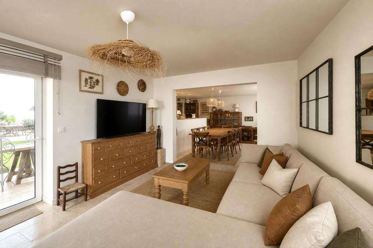 Maison de 7 pièces de 197 m² à Sainte-Hermine - photo 5