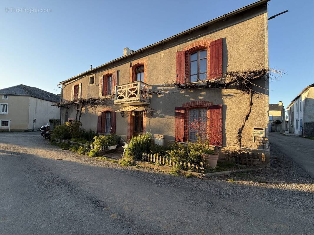 Maison à LA SALVETAT-PEYRALES