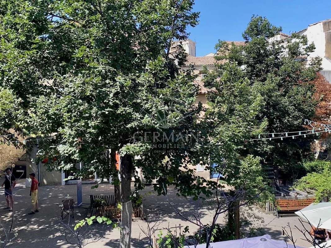 Commerce à L'ISLE-SUR-LA-SORGUE