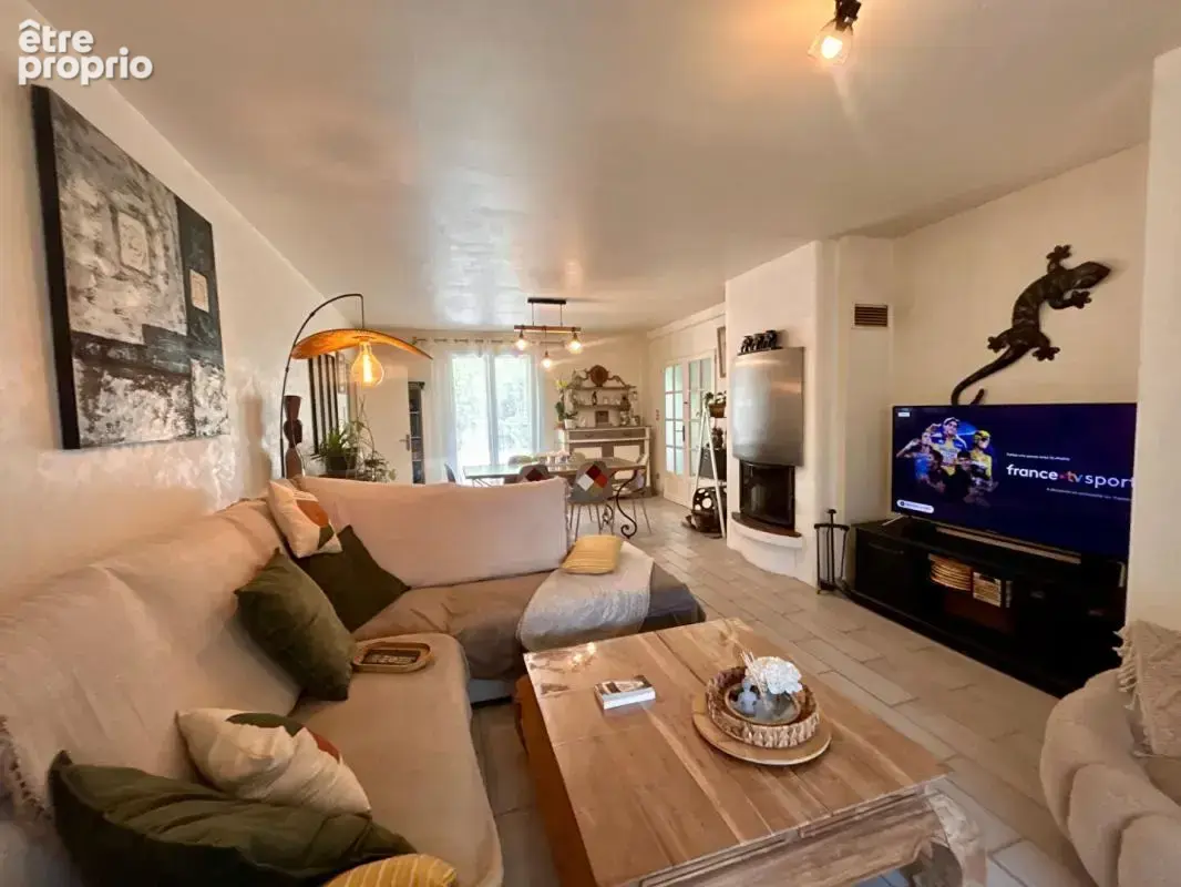A vendre, maison familiale de plain-pied de 181 m² a Mensignac 24350 - photo 5