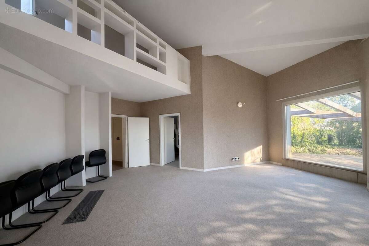 Commerce à BESSE-SUR-ISSOLE