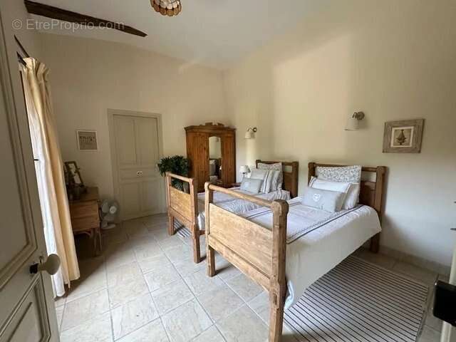 Maison à BAZOGES-EN-PAREDS