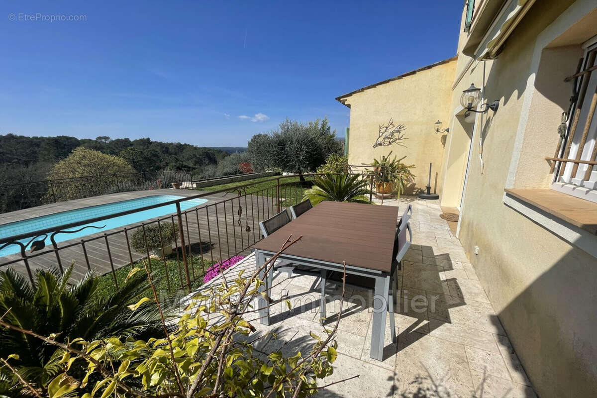 Maison à SAINT-CEZAIRE-SUR-SIAGNE