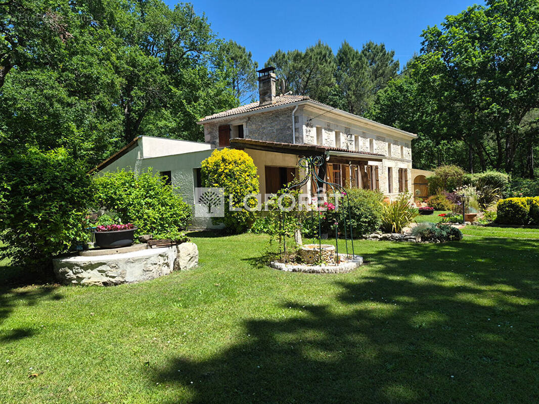 Maison familiale, sans voisinage immédiat, 4 chambres et garages - photo 1