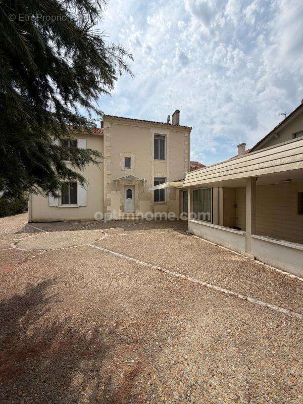 Saint Yrieix. Maison 190 m² sur terrain de 4070 m² - photo 14