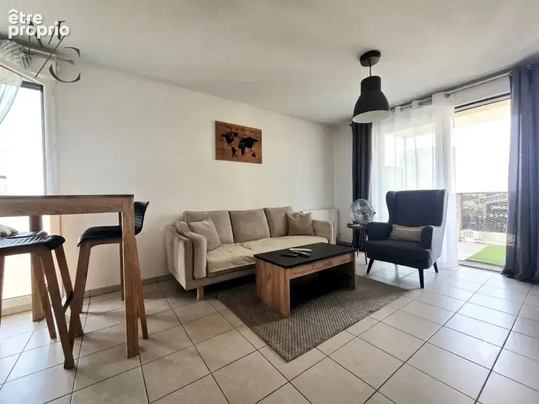 Appartement à BEAUZELLE